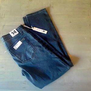 JOE’S The Brixton Straight & Narrow Leg Jeans NWT